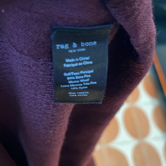 Rag & Bone Men's Collin Crew Neck Sweater in Burgundy Merino Wool - Picture 9 of 10